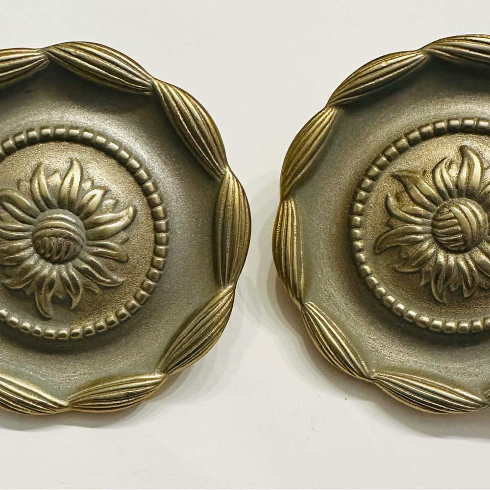 Bob Mackie Gold Floral Decorative Furniture Knobs